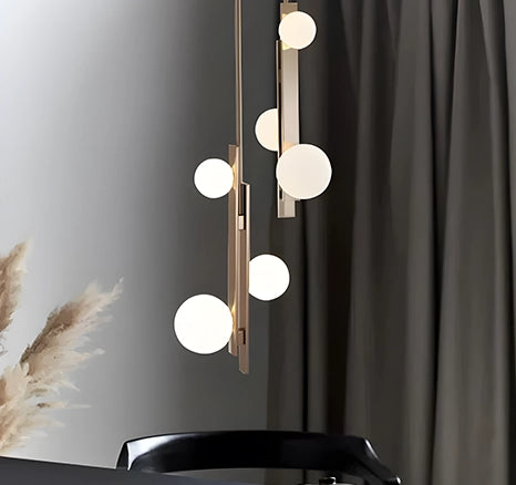 Suspension moderne à 3 globes en verre pour plafond bas