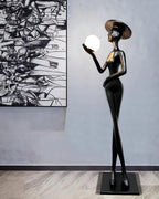 Lampadaire Femme au Chapeau