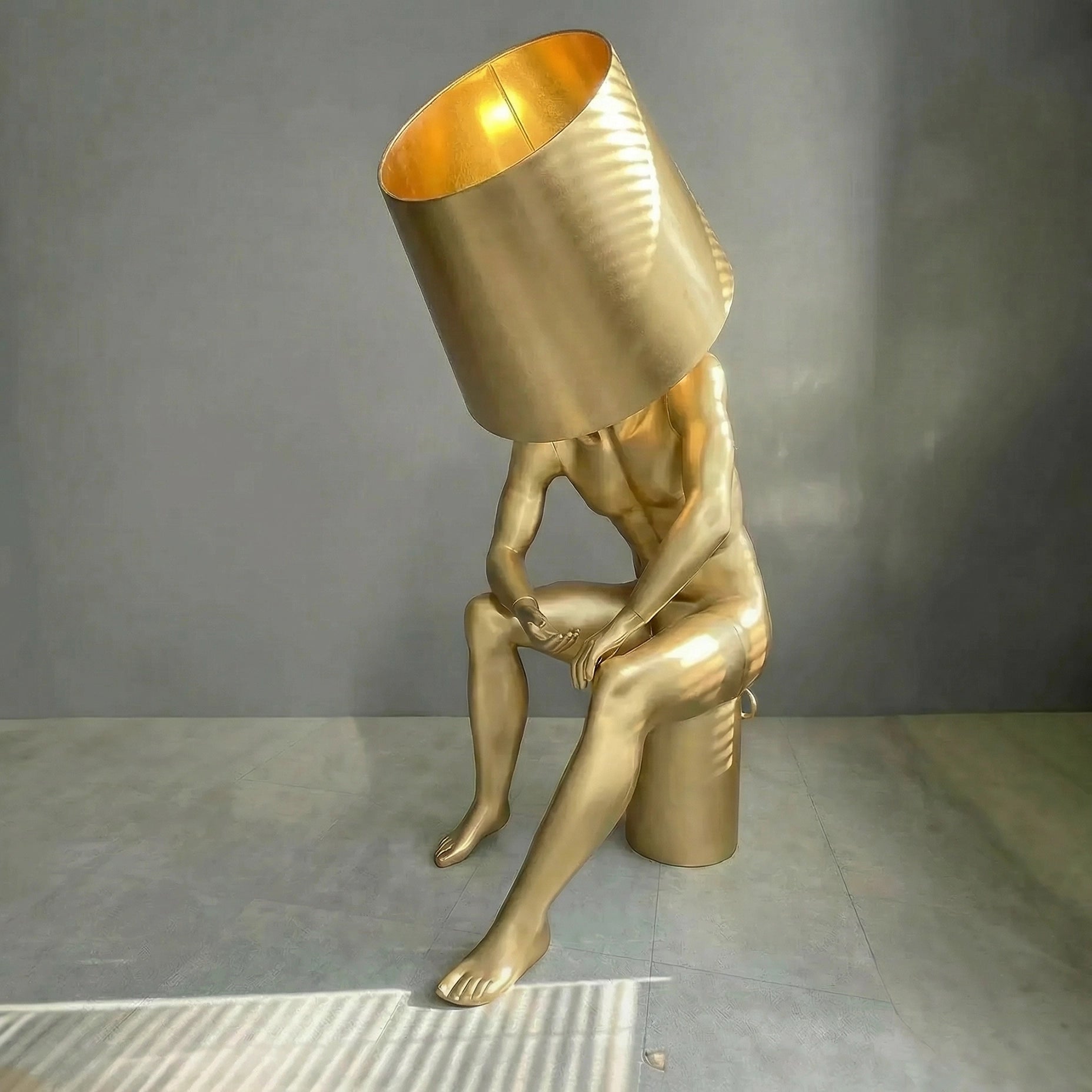 Sculpture Homme Assis – L’Homme Lumière