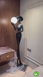 Lampadaire Femme au Chapeau